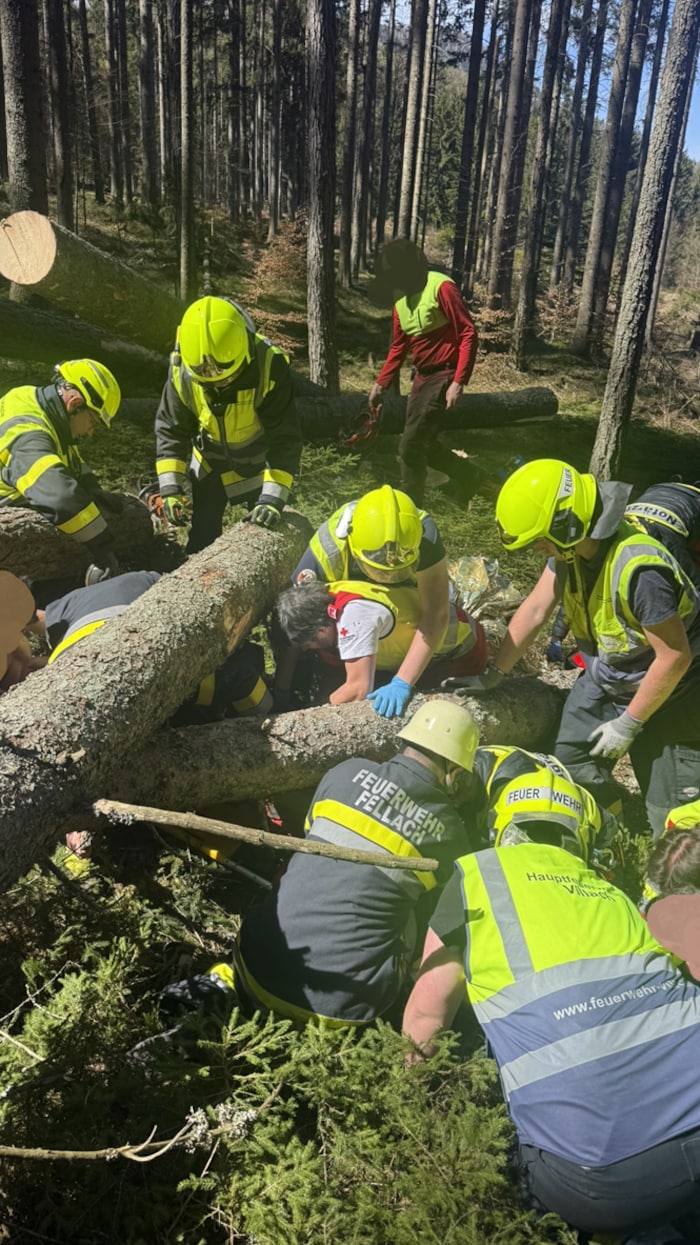Im Einsatz standen die Hauptfeuerwache Villach mit drei Fahrzeugen und zwölf Mann, die FF ...