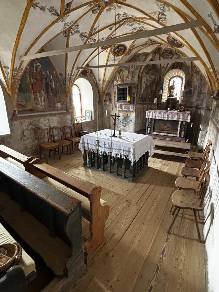 Besonders ist die Doppelkapelle direkt im Schloss, wo auch Messen stattfinden.