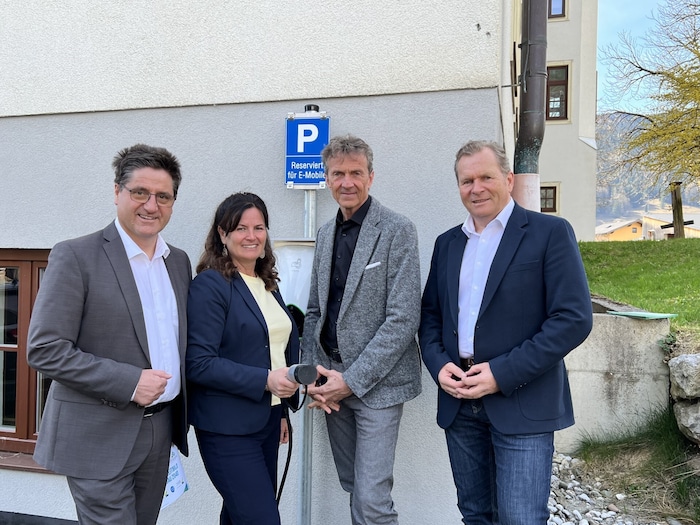 Beim Fuhrpark setzen die Ortschefs vor allem auch auf mehr E-Antrieb: Michael Obermoser (Wald), ...