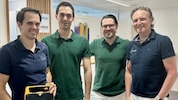 Lebensretter: Dr. Klein mit Defibrillator, Medizinstudent Lukas Steiner, Sonographer Franz ...