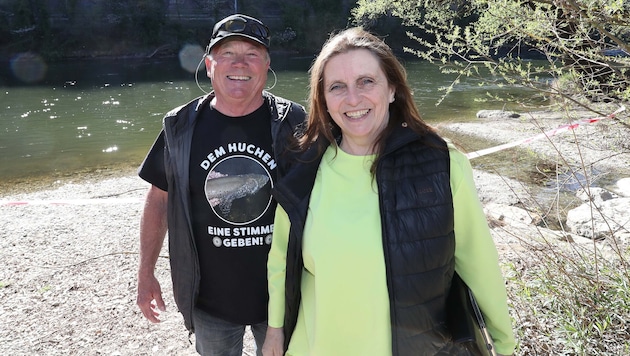 Franz „Huchenfranz“ Keppel und Romana Ull (Naturschutzbund) besichtigten am Mittwoch den ...