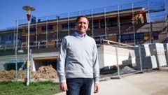 Bürgermeister Michael Prantner freut sich auf das neue Gemeindeamt, das er mitgeplant hat.