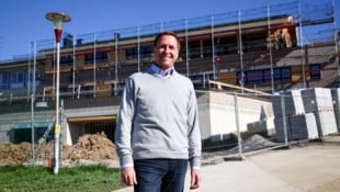 Bürgermeister Michael Prantner freut sich auf das neue Gemeindeamt, das er mitgeplant hat.