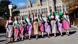 Catwalk am Rathausplatz: Die steirischen Hoheiten setzten sich für den „Krone“-Fotografen in ...