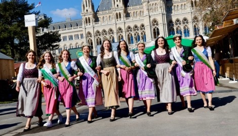 Catwalk am Rathausplatz: Die steirischen Hoheiten setzten sich für den „Krone“-Fotografen in ...