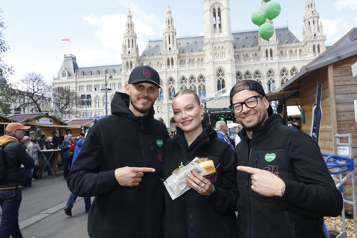 Nino Sifkovits, Cheyenne Ochsenknecht und Robert Buchberger – die drei vom Würstelstand.