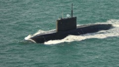Ein von der britischen Royal Navy veröffentlichtes Archivbild zeigt ein russisches U-Boot der ...