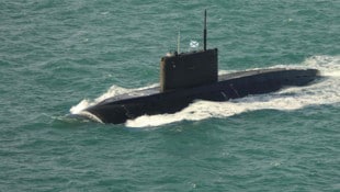 Ein von der britischen Royal Navy veröffentlichtes Archivbild zeigt ein russisches U-Boot der ...