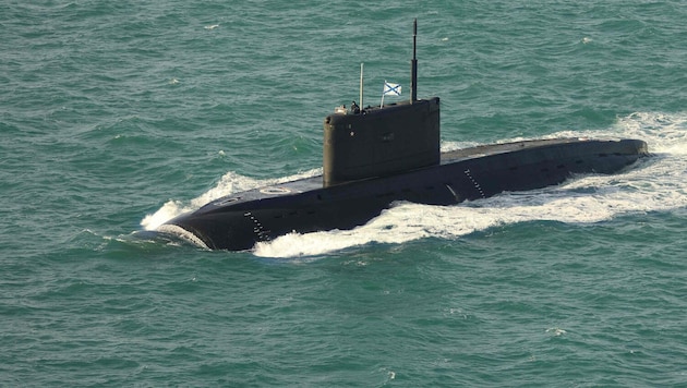 Ein von der britischen Royal Navy veröffentlichtes Archivbild zeigt ein russisches U-Boot der ...
