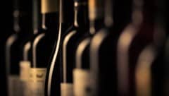 Hochpreisige Weine soll die Frau gestohlen haben.