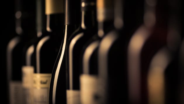 Hochpreisige Weine soll die Frau gestohlen haben.