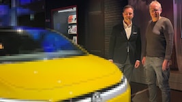 „Krone“-Redakteur Stephan Schätzl traf VW-Markenchef Thomas Schäfer in Hamburg.