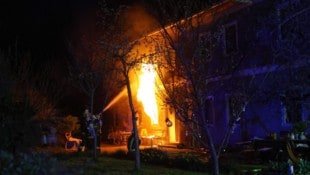 Aus dem Erdgeschoß schlugen die Flammen.