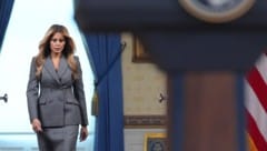 Presseauftritt mit Fragezeichen: Melania Trump weist Epstein-Verbindung scharf zurück