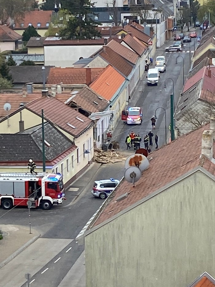 Einsatzkräfte am Ort des Geschehens im Bezirk Floridsdorf