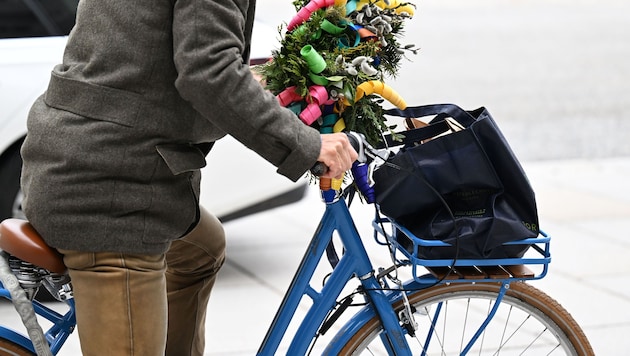 Fahrräder sollten immer abgesperrt werden – auch, wenn man nur kurz in ein Geschäft geht.