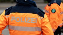 Im Einsatz standen mehrere Patrouillen und Fachspezialisten der Kantonspolizei St. Gallen sowie ...