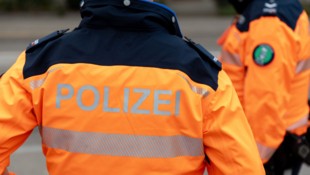 Im Einsatz standen mehrere Patrouillen und Fachspezialisten der Kantonspolizei St. Gallen sowie ...