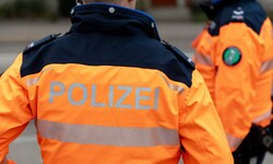 Im Einsatz standen mehrere Patrouillen und Fachspezialisten der Kantonspolizei St. Gallen sowie ...