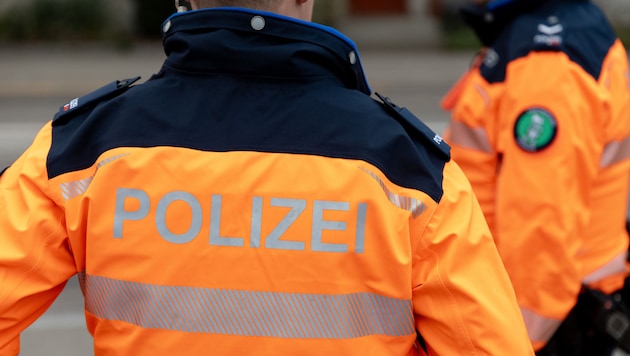 Im Einsatz standen mehrere Patrouillen und Fachspezialisten der Kantonspolizei St. Gallen sowie ...