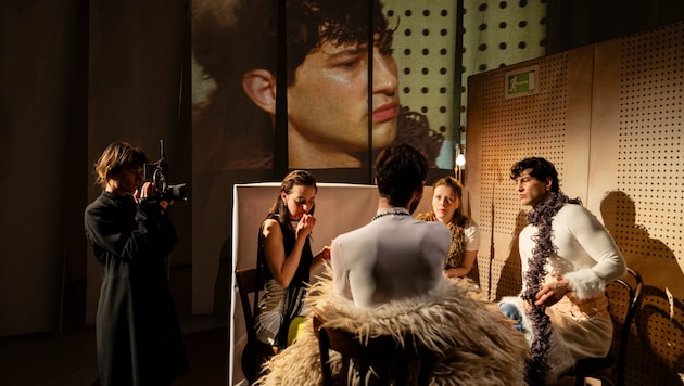 Das Team im Kosmos hat das Stück mit Milena Michalek gemeinsam erarbeitet.