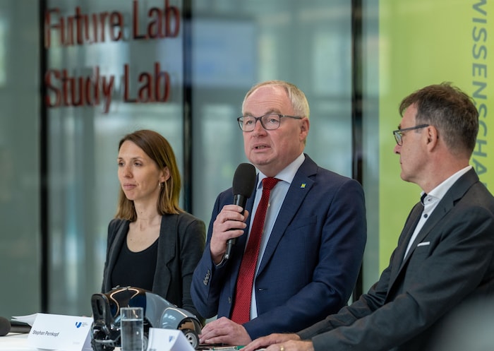 Temper, Pernkopf und Haag (v. li.) bei der Eröffnung des KI-Reallabors