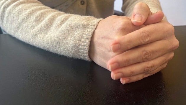 Die „Schwester“ beim „Krone“- Interview. Sie will nicht, dass ihr Gesicht gezeigt und ihr wahrer ...