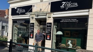 Gerald Tabor-Hierhacker vor seinem neuen Geschäft in der Badener Fußgängerzone. 
