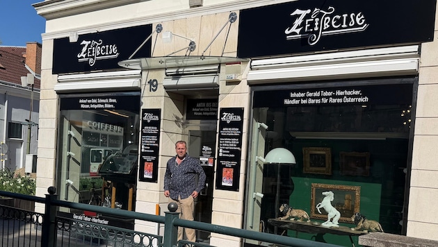 Gerald Tabor-Hierhacker vor seinem neuen Geschäft in der Badener Fußgängerzone.