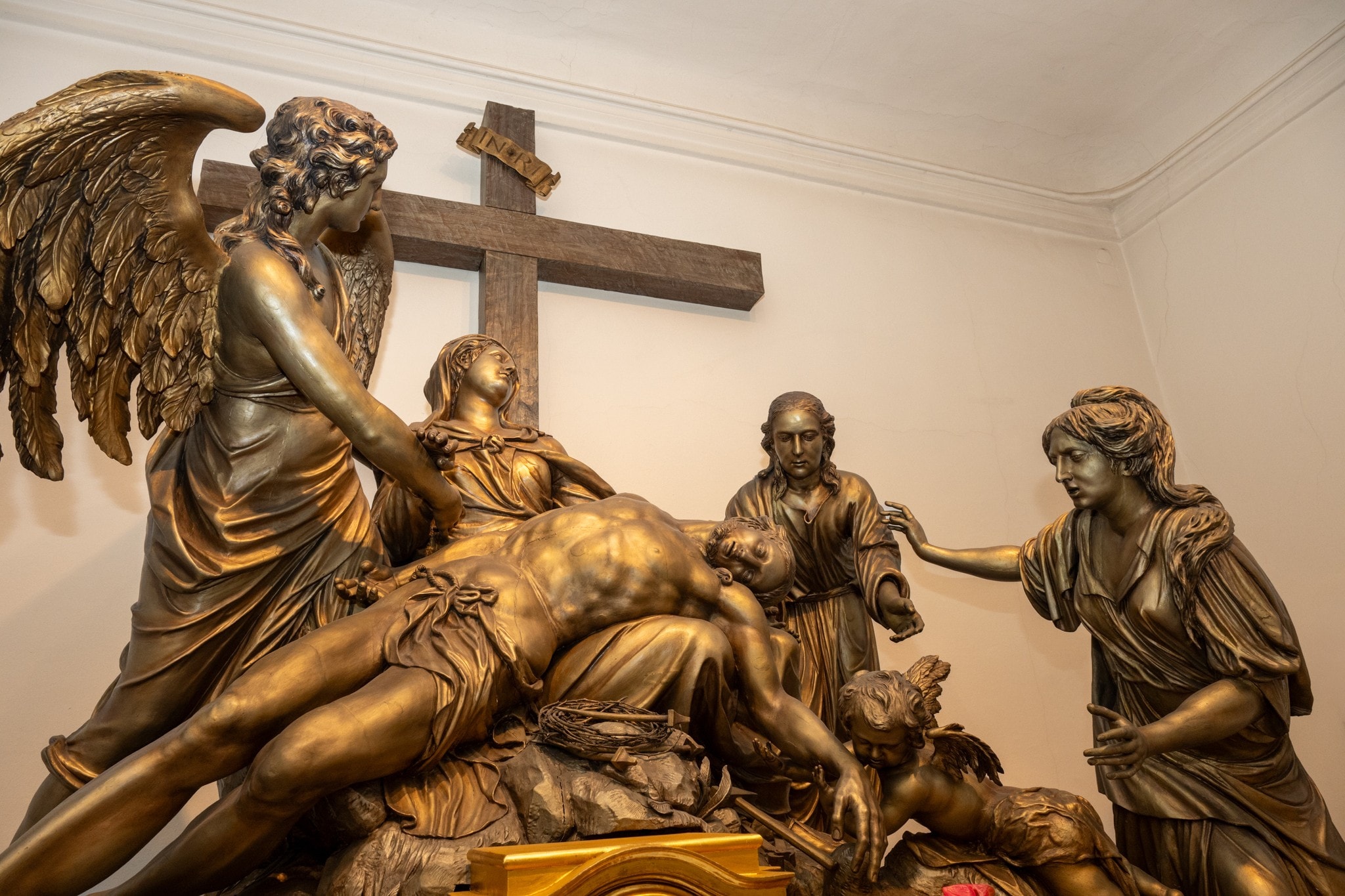 Die Pietà in der Kapelle erinnert an jene in Gurk und schafft somit die Verbindung zwischen ...
