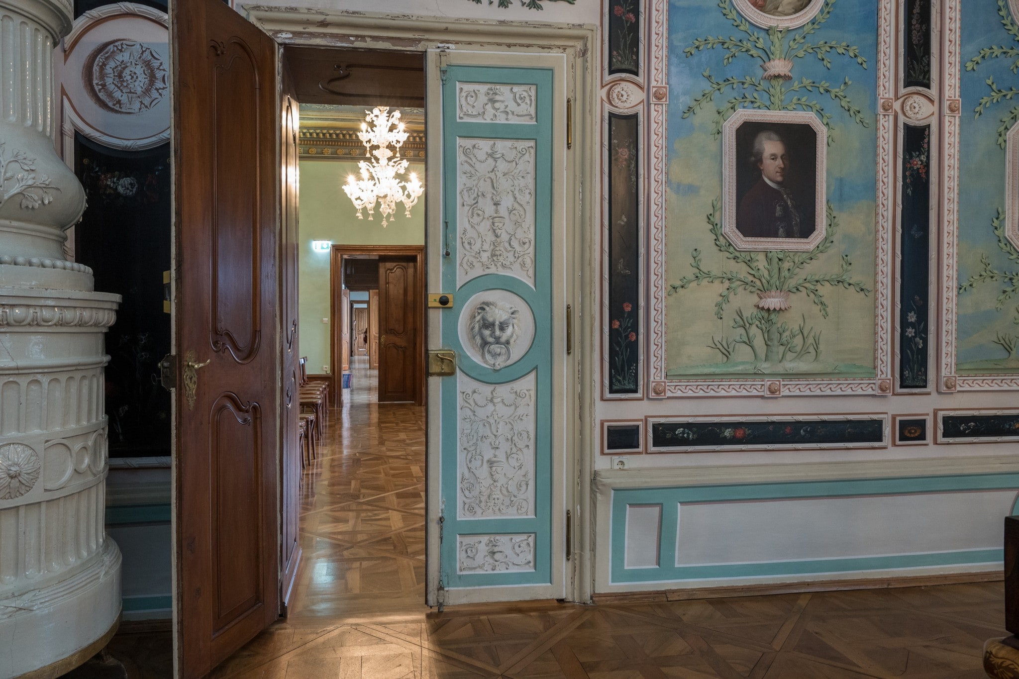 Floral dekoriertes Zimmer in der Beletage, das Salmzimmer.