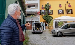 Nur wenige Meter von seinem Wohnhaus entfernt, wird bei Wolfgang Rainer nachts gelärmt, Müll ...
