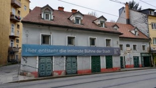 Das Plakat am Girardihaus in der Leonhardstraße lässt schon erahnen, was hier geplant ist.