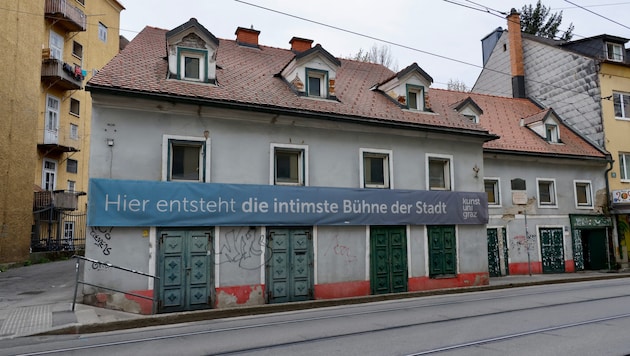 Das Plakat am Girardihaus in der Leonhardstraße lässt schon erahnen, was hier geplant ist.
