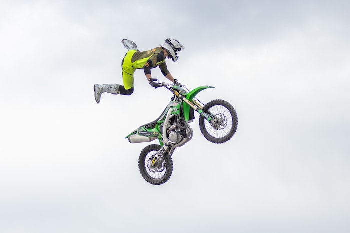 Thomas Wirnsberger zeigt starke Stunts.