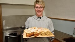 Angelika Wirnsperger mit den Speisen: Hühnersteigen (obere Reihe), „armer Ritter“ links unten ...