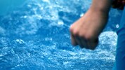 Viele Gemeinden rufen zum Wasser sparen auf und bitten, keine Pools zu befüllen.