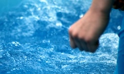 Viele Gemeinden rufen zum Wasser sparen auf und bitten, keine Pools zu befüllen.
