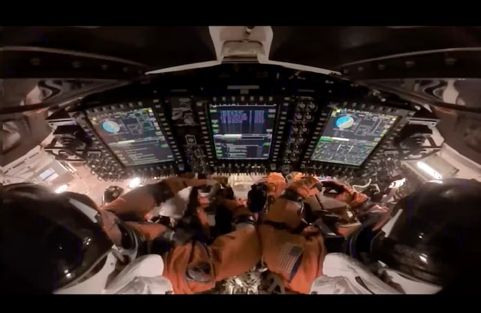 Die Astronauten bei der Vorbereitung der Landephase