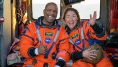 Die Astronauten Victor Glover und Christina Koch nach der Rückkehr auf die Erde