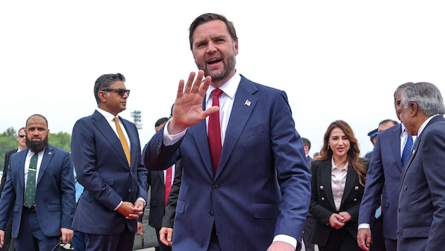 US-Vize JD Vance nach der Landung in Pakistan