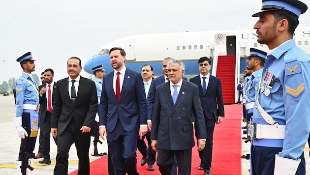 Die US-Delegation um Vizepräsident JD Vance bei der ersten Verhandlungsrunde in Pakistan.