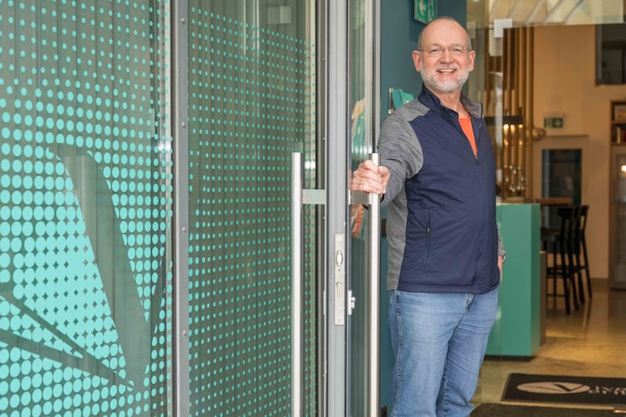 Jörg Rothenpieler empfängt in seinem Vereinslokal am Dietrichsteinplatz Menschen mit ganz ...