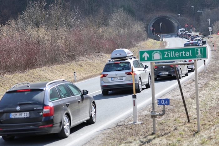 Vor allem im Winter staut es sich nicht nur beim Brettfalltunnel. Zur Erleichterung vieler ist ...
