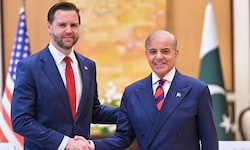US-Außenminister JD Vance posiert mit dem pakistanischen Regierungschef Shehbaz Sharif in ...