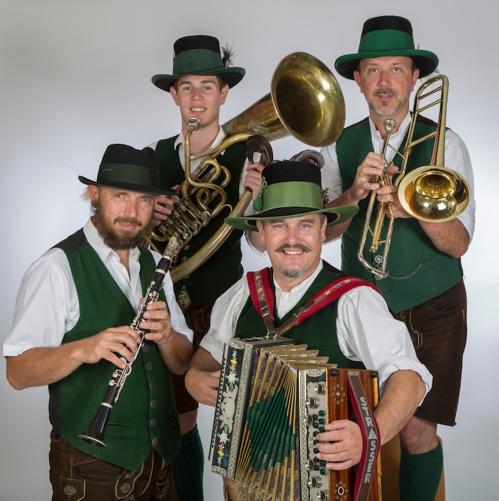 Die Fuchsbartl Banda besteht aus Albin Wiesenhofer, Harald Sukic, Wolfgang Weingerl und Clemens ...