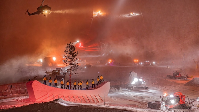 Es war wieder ein bombastisches Bild, als die Pistenbullys am Freitagabend hinter Hannibal über ...