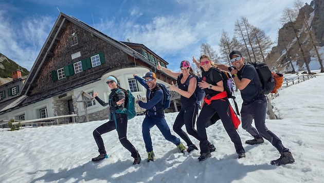 Noch liegt bei der vor 120 Jahren erstmals erbauten Klagenfurter Hütte Schnee – die neue Saison ...