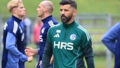 Der österreichische Cheftrainer Miron Muslic kassierte mit Schalke 04 im Rahmen der ...