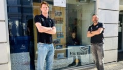 Die Volleyballer (hier Ekstrand mit Coach Hirczy) haben in der Stadt ihr eigenes Schaufenster.